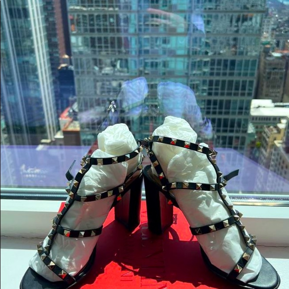 Valentino
Black Platforms